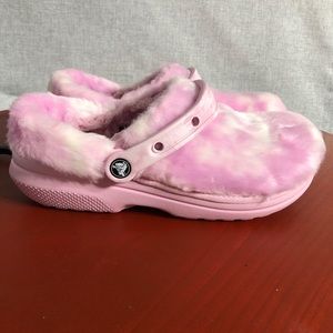 NEW Crocs Classic Fur Sure Womens Sz 9 Shoes Pink Lined Comfy Fuzzy Slipper Clog